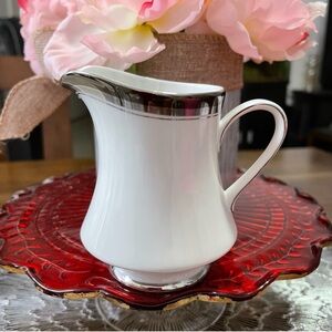 Creamer Victoria White Black Platinum Band